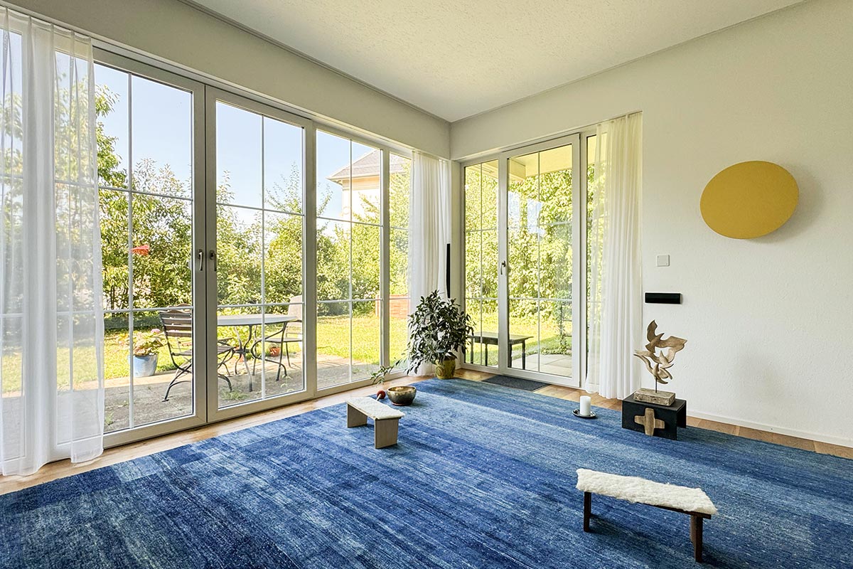 Raum der Stille mit Blick in den Garten
